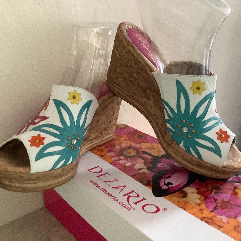 Dezario Wedge Flower Slide Sz 9